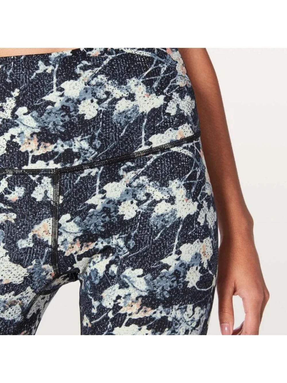 Lululemon Wunder Under Crop (Hi-Rise) 21